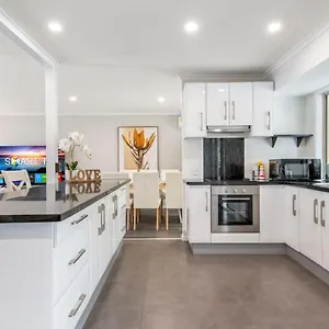Luxury 5br Retreat Family House With Pool In Gc Holiday home