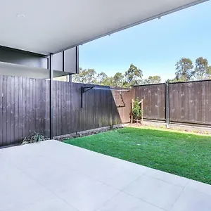 Cheerful 3 Bedroom Townhouse With Parking Holiday home